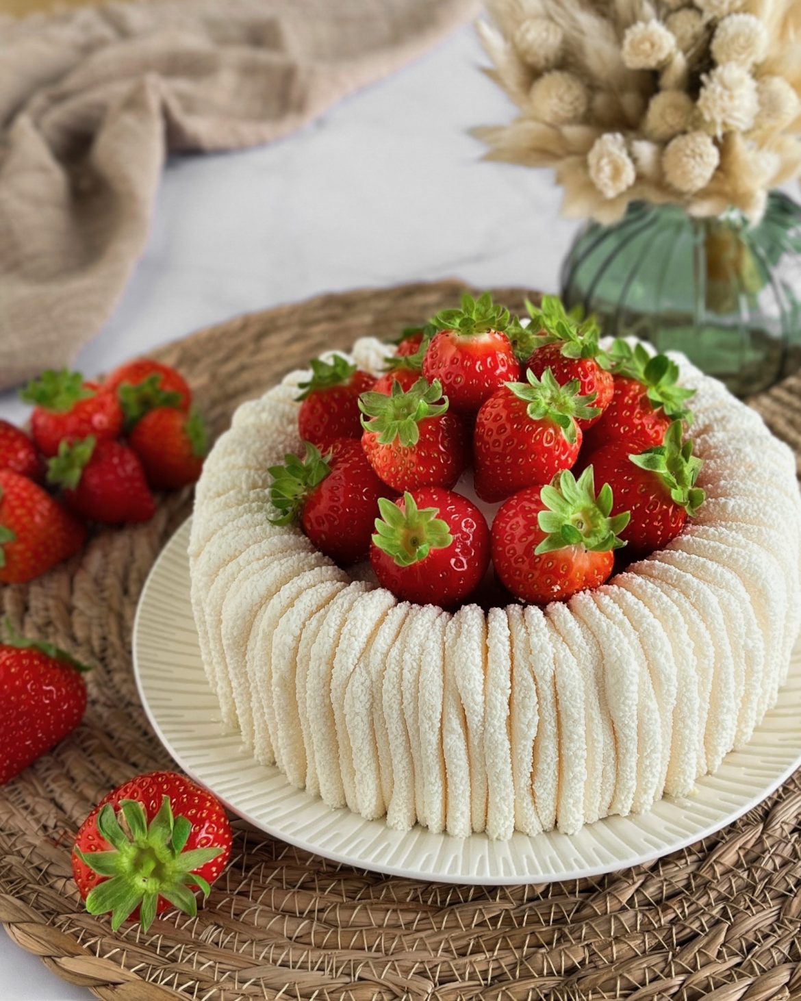 Entremets fraise, sureau et sarrasin