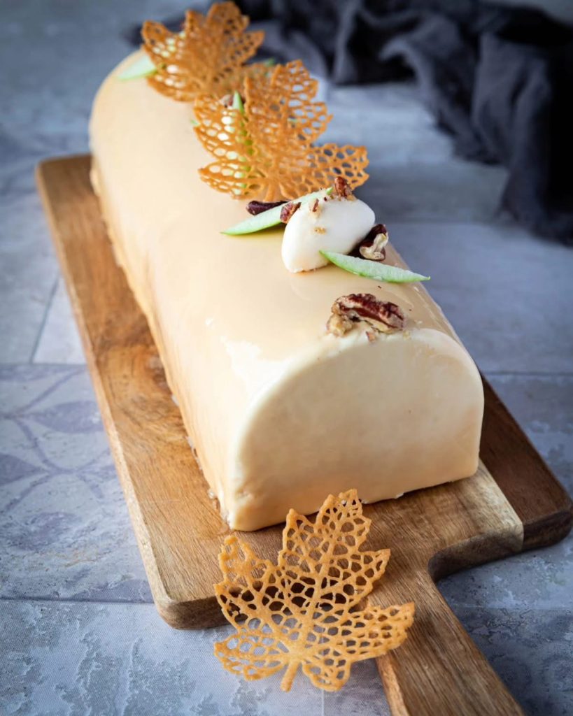bûche pomme, érable et pécan entière