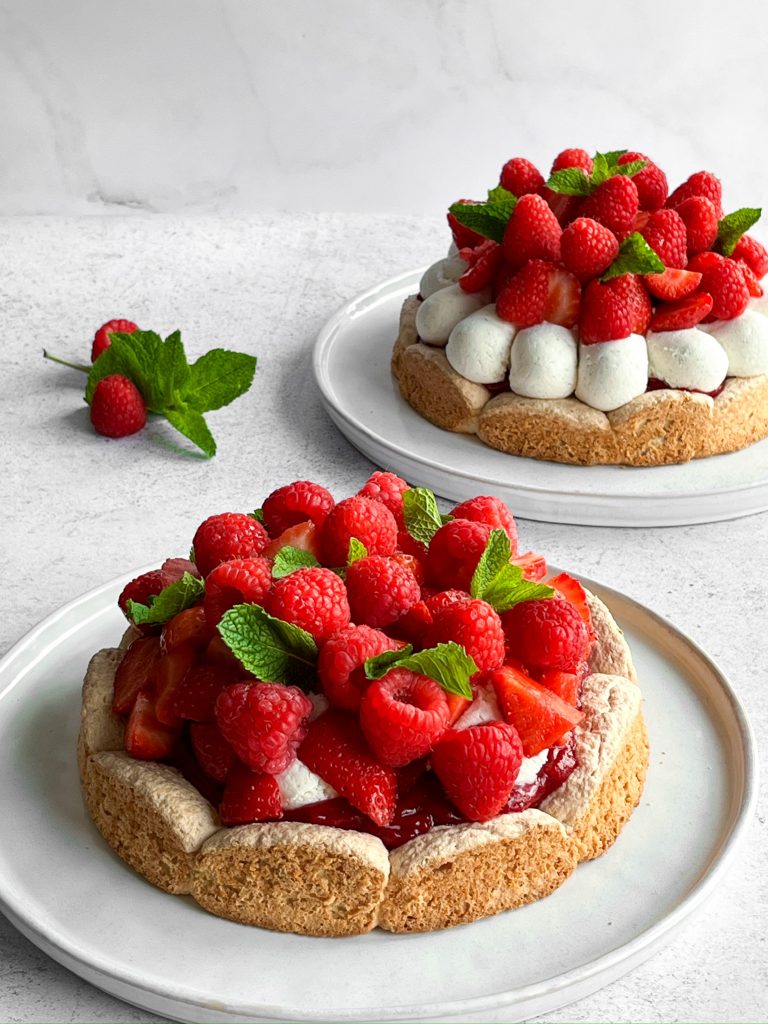 tarte fruits rouges sans lactose sans gluten vues de profil