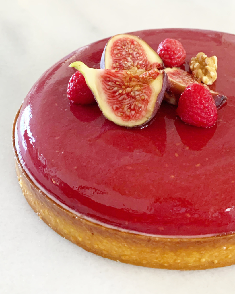 Tarte aux figues, framboises et jasmin