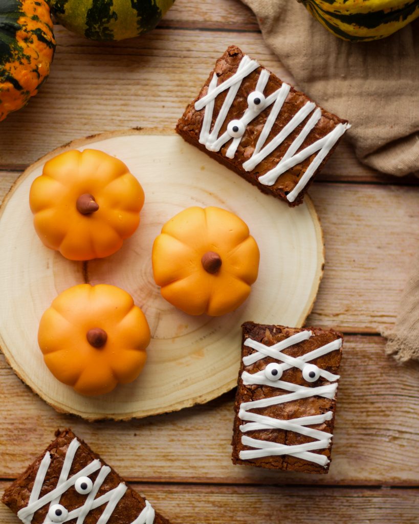 Citrouilles en pâte à sucre façon cake pops et brownies momies
