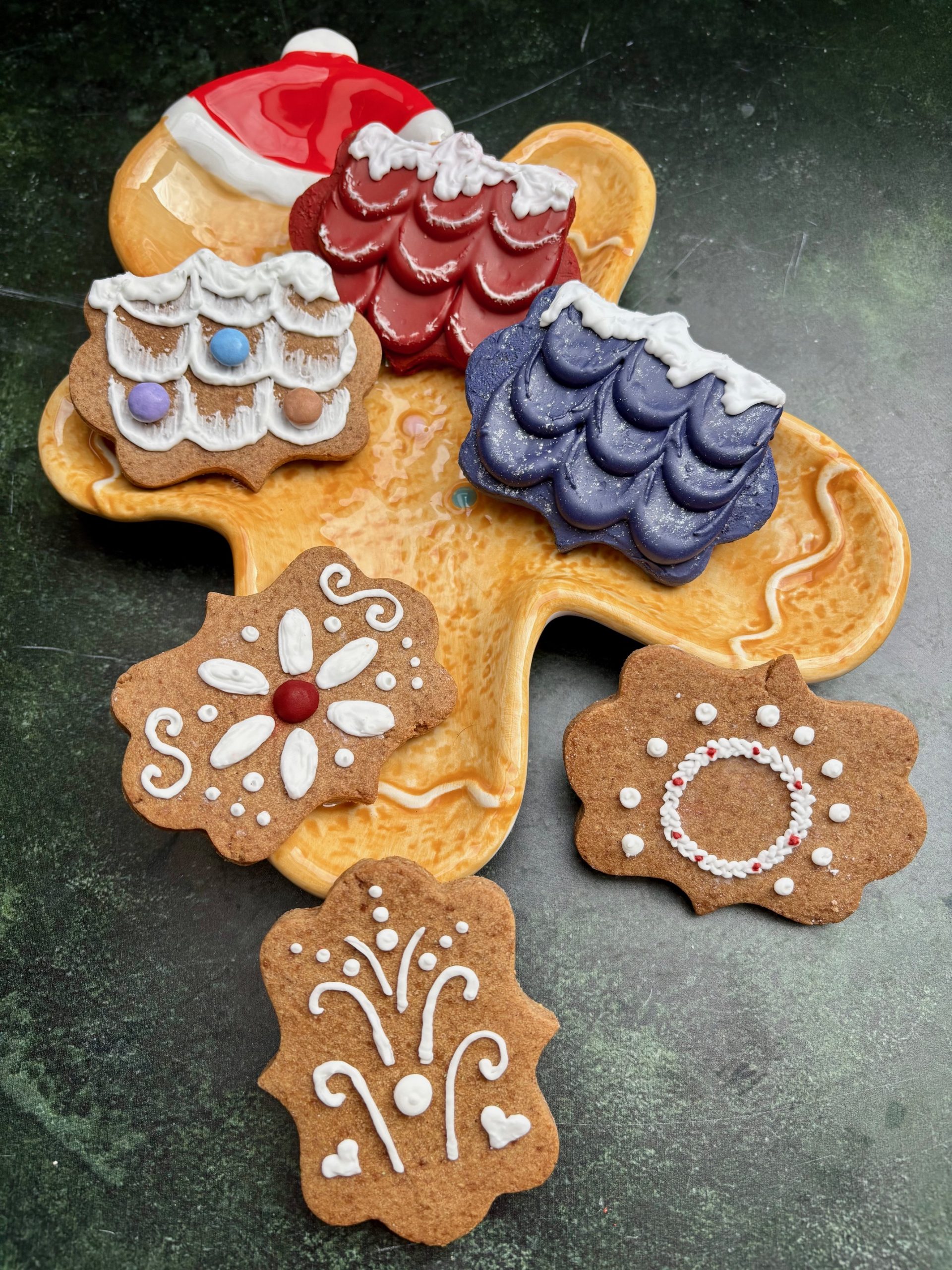 tuiles et détails de la maison en pain d'épices